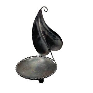 Black Metal Leaf-Shaped Candle Holder With Twisted Edge Detail  Curve Decorative